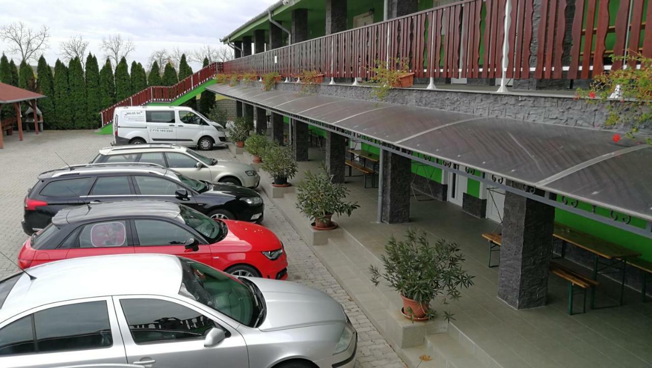 Apartman Taktik Velky Meder Luaran gambar